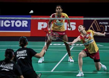 Pearly Tan-M. Thinaah yang berada dalam program Road To Gold (RTG) tunduk kepada Lanny-Ribka yang menghuni ranking ke-30 dunia 14-21, 21-18, 15-21. - UTUSAN/AMIR KHALID