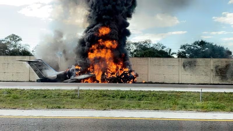 Dua maut, jet peribadi terhempas di lebuh raya Florida