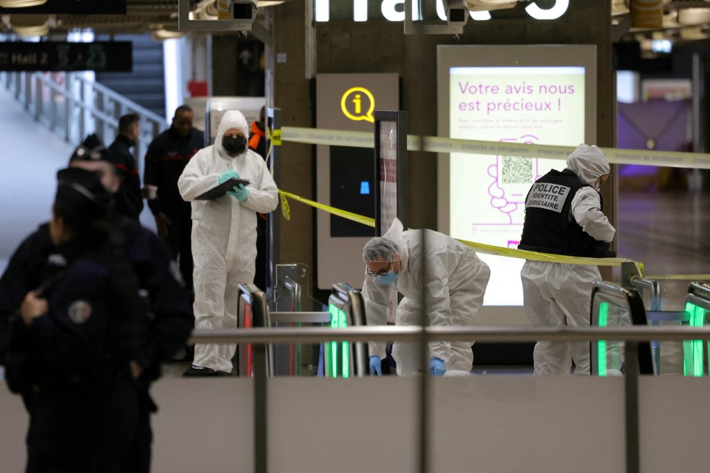 Tiga cedera dalam serangan pisau di Paris