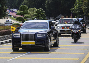 KUALA LUMPUR 26 FEBRUARI 2024 - Kenderaan membawa Yang di-Pertuan Agong, Sultan Ibrahim dan Raja Permaisuri Agong, Raja Zarith Sofiah memasuki Bangunan Parlimen sempena Istiadat Pembukaan Mesyuarat Pertama Penggal Ketiga Parlimen ke-15 di sini, hari ini. GAMBAR: FARIZ RUSADIO / PEMBERITA: UTUSAN / KOSMO