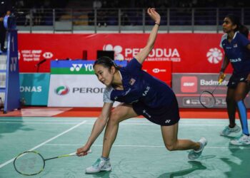 Pearly Tan dan M. Thinaah akan mendapat rakan pelatih dari Indonesia bagi meningkatkan lagi prestasi mereka terutama dalam mencari tiket ke Sukan Olimpik Paris 2024. – UTUSAN/ SHIDDIEQIIN ZON