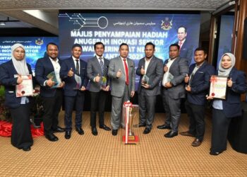 KUMPULAN MWS mewakili MDPP meraikan kejayaan di Kota Bharu, Kelantan, baru-baru ini. 
– UTUSAN/TOREK SULONG