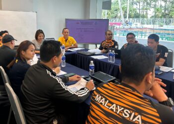 BARISAN kepemimpinan Persekutuan Renang Malaysia (MAS) mengadakan mesyuarat bersama Institut Sukan Negara (ISN) berhubung prestasi hambar skuad terjun semasa menyertai Kejohanan Akuatik Dunia 2024 Doha, baru-baru ini di Kuala Lumpur, semalam.