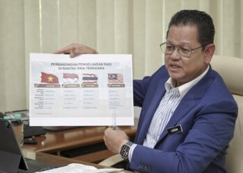 Ketua Pengarah Kawal Selia Padi dan Beras, Datuk Azman Mahmood ketika ditemubual di Kementerian Pertanian dan Keterjaminan Makanan, Putrajaya , baru-baru ini.
MINGGUAN / FAISOL MUSTAFA