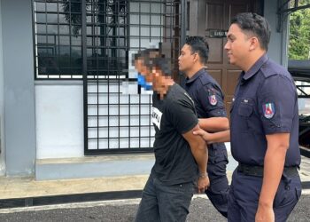 SEORANG lelaki dibawa ke Mahkamah Sesyen Kuala Pilah hari ini bagi didakwa atas pertuduhan anak kandungnya yang berusia 16 tahun enam bulan dalam kejadian di sebuah rumah di Kendong, Rembau, bulan lalu.