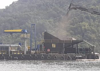 MESKIPUN berdepan dengan tindakan saman, kerja-kerja tambakan laut bagi projek PSI tetap diteruskan di Pulau Pinang.