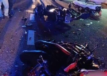 KEADAAN dua buah motosikal yang bertembung dalam kemalangan di Jalan Besar Sungai Jawi, Pulau Pinang