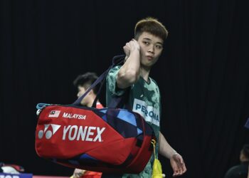 KUALA LUMPUR, 16 FEBRUARI 2024 - Aksi pemain badminton kebangsaan, Ng Tze Yong ketika menentang pemain dari Singapura, Jia Heng Jason Teh dalam acara perseorangan lelaki semasa Kejohanan Badminton Asia Team Selangor 2024 di Pusat Konvensyen Setia City di sini hari ini. GAMBAR - AMIR KHALID