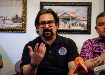 SUBAHAN Kamal bercakap kepada pemberita selepas merasmikan Mesyuarat Agung Dwi Tahunan Persatuan Hoki Melaka Ke-24 di sebuah hotel di Ayer Keroh, Melaka. - UTUSAN/SYAFEEQ AHMAD