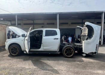 KENDERAAN pacuan empat roda digunakan remaja berusia 16 tahun yang diubahsuai menyerupai kenderaan seolah-olah seperti dalam filem ‘transformers’ bagi menyeludup ketum ke negara jiran.- UTUSAN/ASYRAF MUHAMMAD