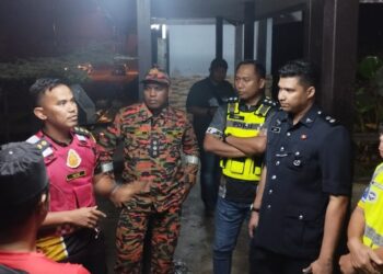 PASUKAN penyalamat melaksanakan SAR di Gunung Angsi bagi mencari enam pendaki yang dikhuatiri sesat di gunung tersebut.-GAMBAR/IHSAN BOMBA.