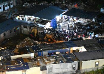 PENEMPATAN pekerja asing di Bandaraya Melaka diserbu Jabatan Imigresen dan berjaya menahan 90 PATI.