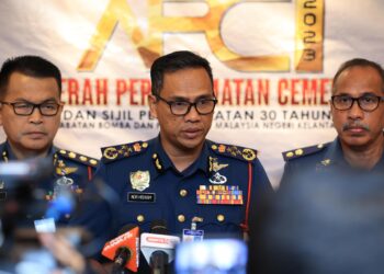 NOR Hisham Mohammad (tengah) semasa sidang media di Kota Bharu, Kelantan hari ini-UTUSAN/KAMARUL BISMI KAMARUZAMAN.