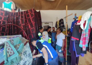 KEADAAN premis penginapan pekerja yang padat ketika diserbu JTK Kedah dalam Op Bersepadu Mega Gegar di kawasan perindustrian Bukit Selambau, Sungai Petani.