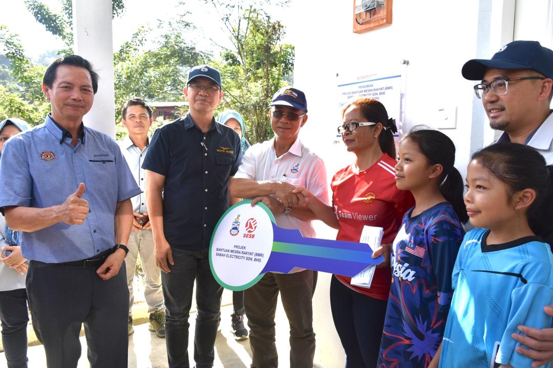 Tiga tahun hidup menumpang, ibu tunggal lega dapat rumah baharu