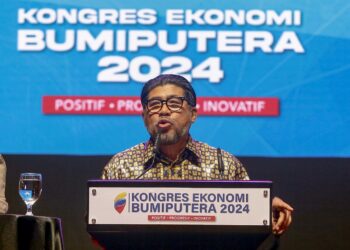 MD Alwi Che Ahmad berucap pada Kongres Ekonomi Bumiputera (KEB) 2024 di Putrajaya. - UTUSAN/FAISOL MUSTAFA