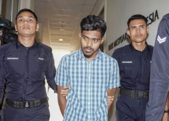 M. KESIGAN dibawa ke Mahkamah Majistret Petaling Jaya untuk didakwa atas pertuduhan membunuh anak saudaranya berusia setahun enam bulan. - UTUSAN/SHIDDIEQIIN ZON