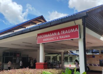 KEADAAN di pekarangan hospital ketika tinjauan dilakukan di HSM, Langkawi. -UTUSAN/NUR AMALINA AZMAN