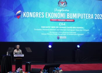 AHMAD Zahid Hamidi ketika menyampaikan ucaptama KEB di Putrajaya. - UTUSAN/FAISOL MUSTAFA