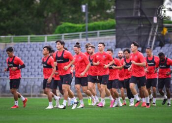 PEMAIN Sabah FC menjalani latihan menjelang pertembungan dengan , Macarthur FC pada aksi separuh akhir Zon Piala AFC hari ini.