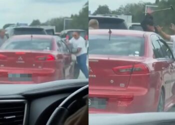 TANGKAP layar video pergaduhan antara warga asing dan tempatan di Kilometer 139.6 Lebuh Raya Utara Selatan berhampiran Pagoh, Muar, semalam.