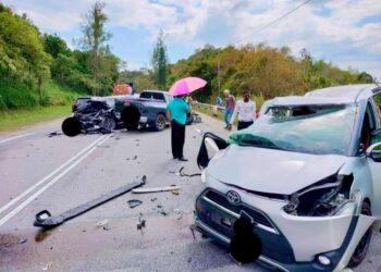 KEADAAN kenderaan terlibat kemalangan yang menyebabkan seorang kanak-kanak perempuan 11 tahun di Kilometer 54, Jalan Kuala Kangsar-Gerik, Gerik semalam. - UTUSAN/MEDIA SOSIAL