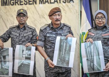 RUSLIN Jusoh (tengah) menunjukkan pintu sel dan pagar yang rosak akibat rusuhan tahanan pendatang asing tanpa izin di Depot Tahanan Imigresen, Bidor, Perak, semalam.