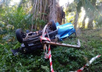 KEADAAN kereta Perodua Kancil yang terlibat kemalangan meragut satu nyawa  di Kilometer 2, Jalan Sungai Koyan-Raub, Lipis, Pahang, semalam.- IHSAN IPD LIPIS