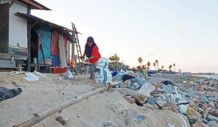 500 meter pesisir pantai ‘ditelan’ ombak