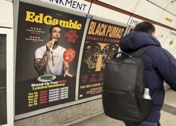 POSTER baharu persembahan Ed Gamble di platform laluan Bakerloo di stesen Embankment, London.-AP