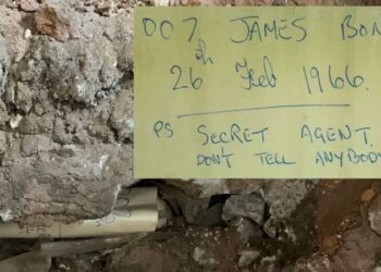 MESEJ misteri James Bond ditemui tertanam di pendiang api di Istana Elizabeth di Jersey.-AGENSI 