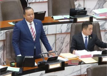 RIZAM Ismail ketika menjawab soalan pada Sidang Dewan Undangan Negeri Selangor, hari ini.