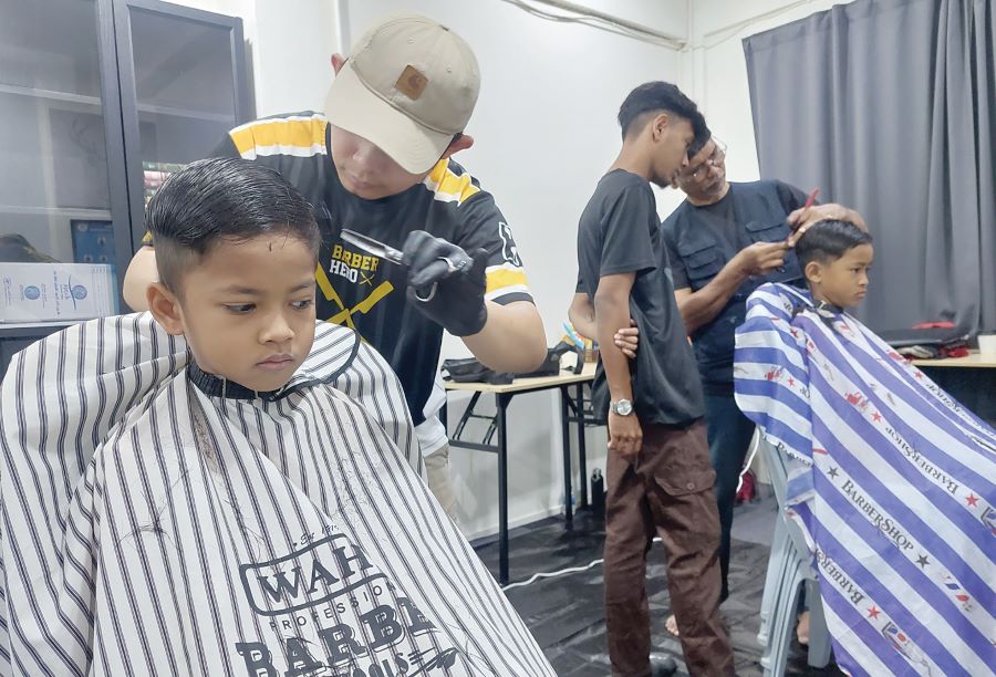 Gunting rambut percuma