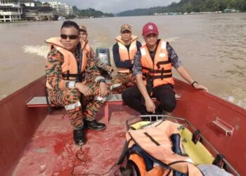 ANGGOTA bomba melakukan operasi SAR hari ketiga bermula dari lokasi kejadian sehingga ke pasar Kapit dalam radius 5 km