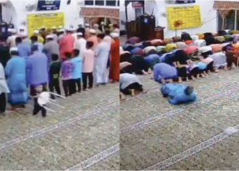 TANGKAP layar video tular membabitkan warga emas  jatuh terlentang semasa solat setelah kerusi digunakan ditarik seorang kanak-kanak lelaki dalam kejadian di Masjid Al Falah Taman Tunku Puan Chik, Bahau,  Jempol, Ahad lalu.