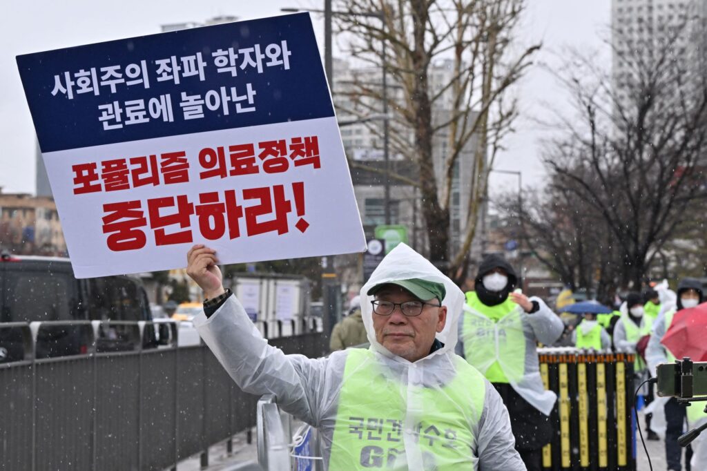 Doktor senior Korea Selatan letak jawatan, sokong mogok pelatih
