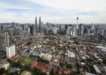 BUKANKAH keamanan dan kestabilan yang dinikmati oleh semua di Malaysia sedikit sebanyak
berpunca daripada pengorbanan generasi penduduk kampung baru? – GAMBAR HIASAN