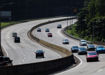 SEDIKIT kecuaian boleh mengakibatkan 
nyawa pengguna jalan raya yang lain terkorban. 
– UTUSAN/SHIDDIEQIIN ZON