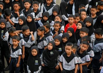 TIDAK rugi atau salah jika anak-anak bukan warganegara  dibenar melaporkan diri ke sekolah pada hari sama dengan murid warganegara. – GAMBAR HIASAN/PUQTRA HAIRRY