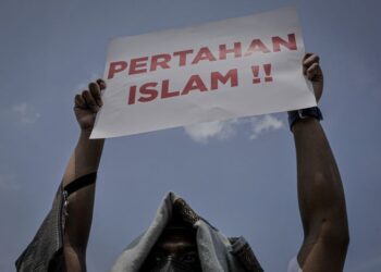 PENYEBARAN maklumat berkaitan Islam perlu digerakkan ke seluruh negara bagi mendidik masyarakat agar lebih menanam sikap hormat serta mengelak daripada berulangnya kemelut yang berlaku kini.