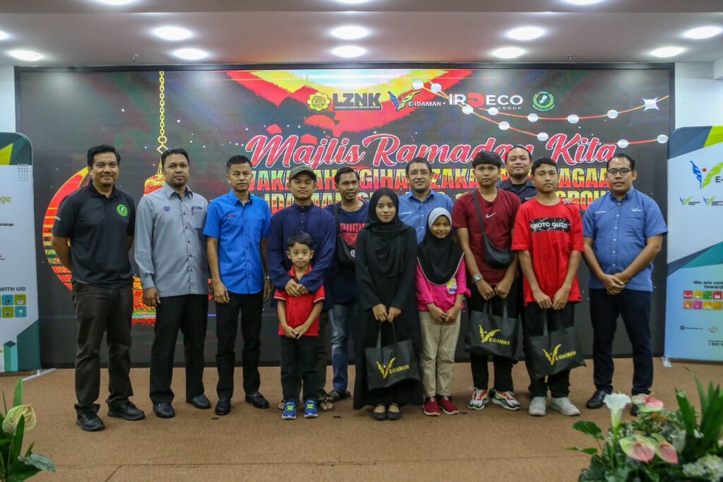 Lima beradik yatim piatu rindu nasi ayam ibu Lima beradik yatim piatu rindu nasi ayam ibu