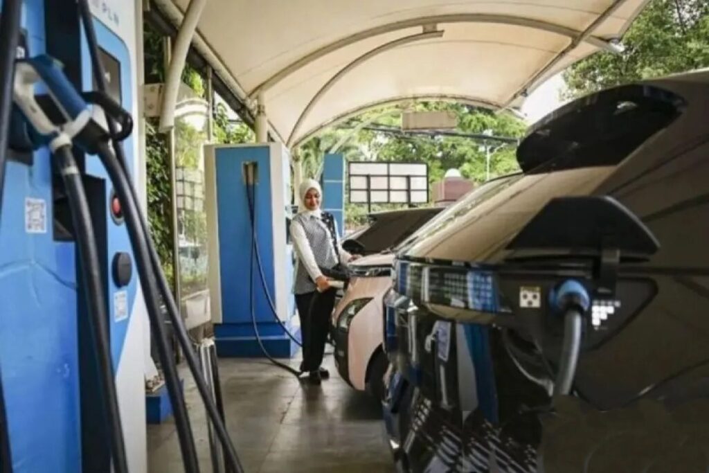 Indonesia perkenal insentif tingkat jualan kereta elektrik 6