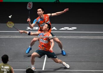 AARON Chia-Soh Wooi Yik meraih gelaran naib juara di Kejohanan Badminton All England selepas tumpas 16-21, 16-21 kepada beregu Indonesia dalam aksi final di Arena Birmingham, England, kelmarin.-AFP