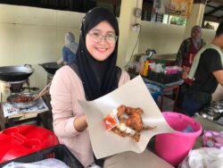 Permintaan pulut ayam naik sekali ganda
