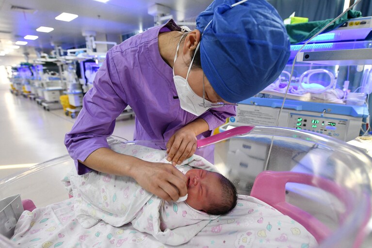 Kadar kelahiran menurun, hospital China tutup wad obstetrik