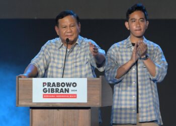PRABOWO Subianto (kiri) dan Gibran Rakabuming Raka.-AFP