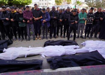 RAKYAT Palestin melaksanakan solat jenazah mangsa yang terbunuh dalam pengeboman di Hospital Syahid Al-Aqsa di Deir al-Balah.-AFP