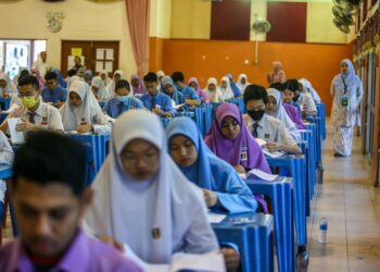 KETIADAAN peperiksaan PT3 dan UPSR 
dikatakan menjadikan murid hilang tumpuan 
dan arah tujuan belajar. – UTUSAN/SYAHIR 
NOORDIN