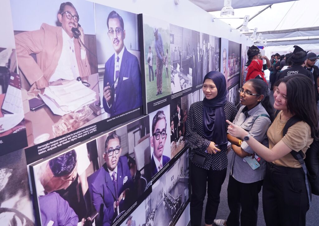 Pupuk perpaduan melalui bahasa Melayu Pupuk perpaduan melalui bahasa Melayu
