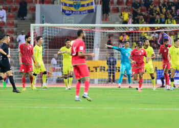 AKSI Harimau Malaya menentang Oman pada kempen Kelayakan Piala Dunia 2026/Piala Asia 2027 di  Kompleks Sukan Sultan Qaboos, Muscat.-IHSAN FAM